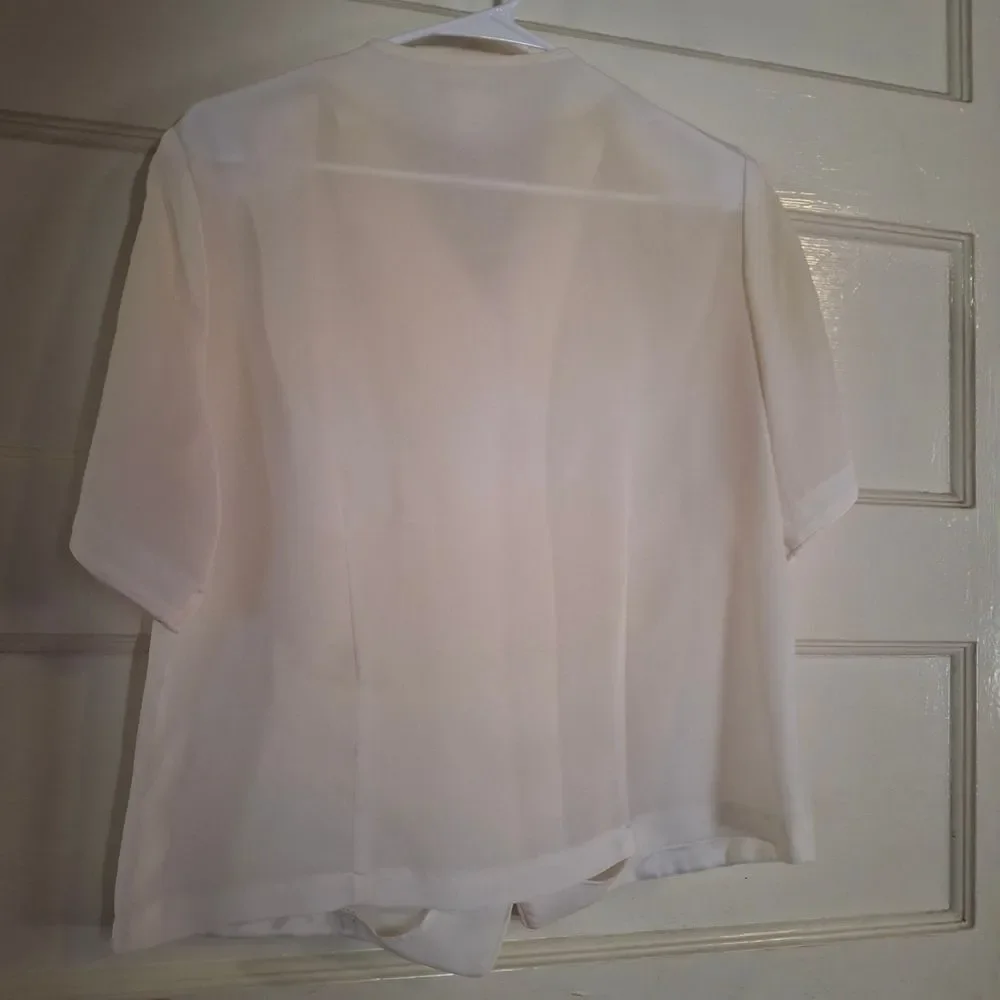 Elegant White Floral Women's Blouse (Can374)